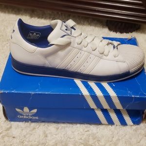 ADIDAS (like new) shell toe shoes